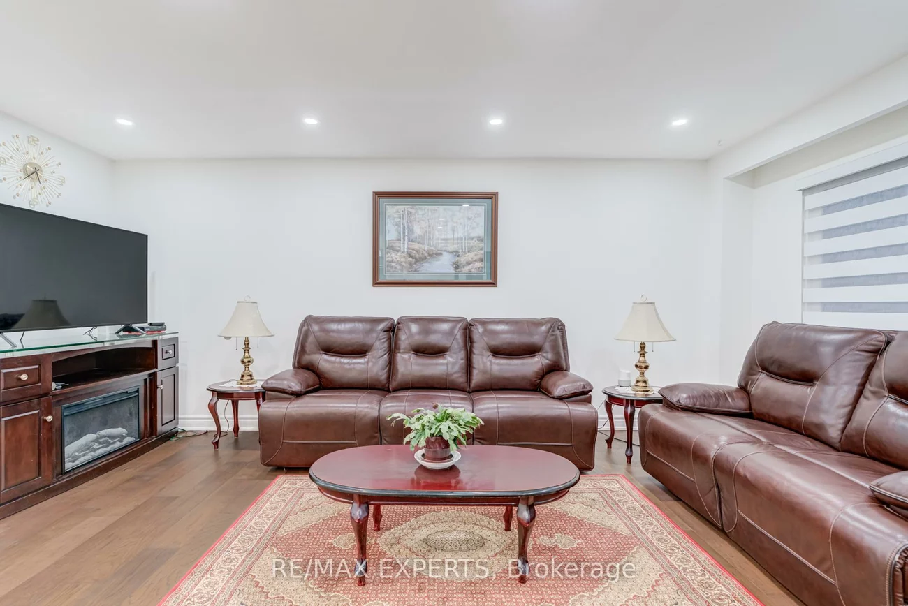 10, Knightsbridge, Markham Village, Markham