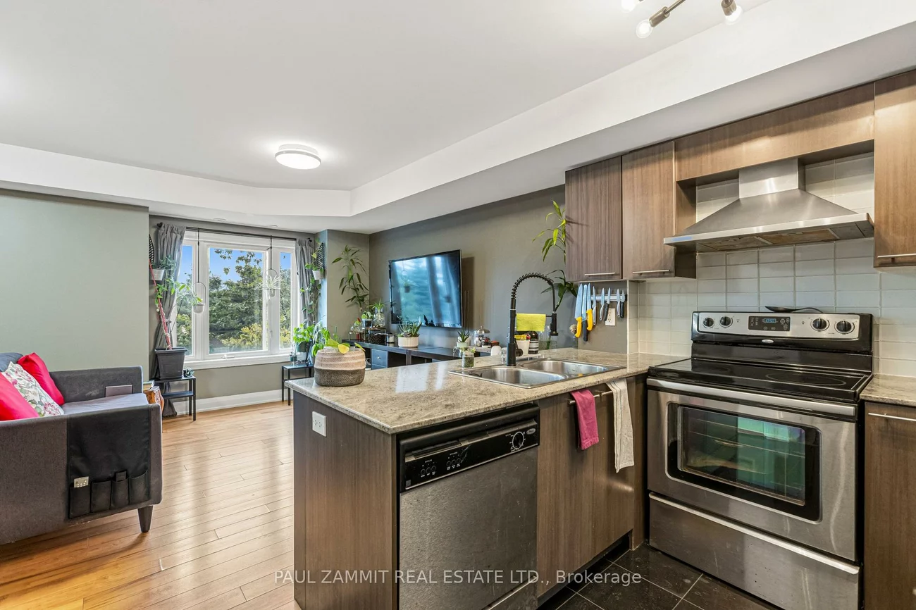 320, John, Aileen-Willowbrook, Markham