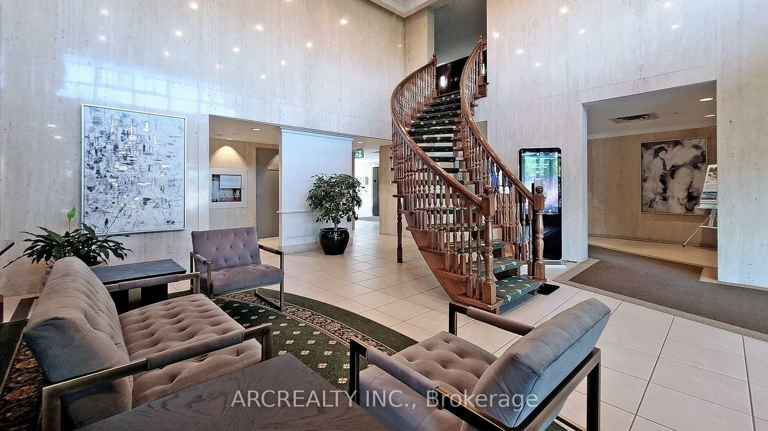 8111, Yonge, Royal Orchard, Markham