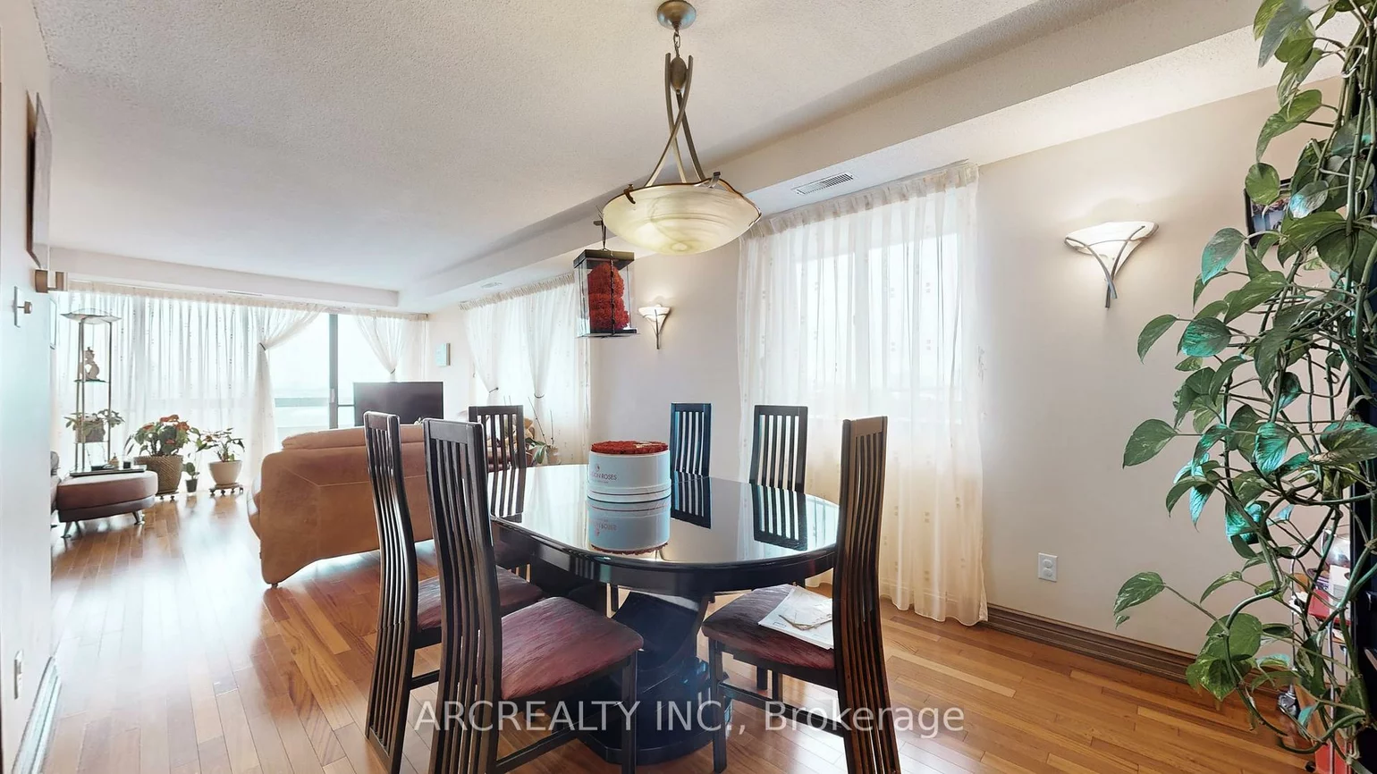 8111, Yonge, Royal Orchard, Markham