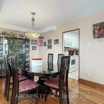 8111, Yonge, Royal Orchard, Markham