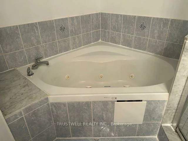 130, Pond, Commerce Valley, Markham