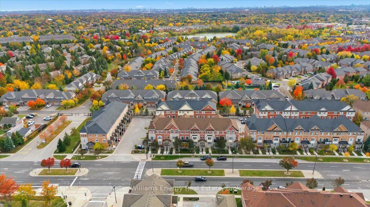 2237, Bur Oak, Greensborough, Markham