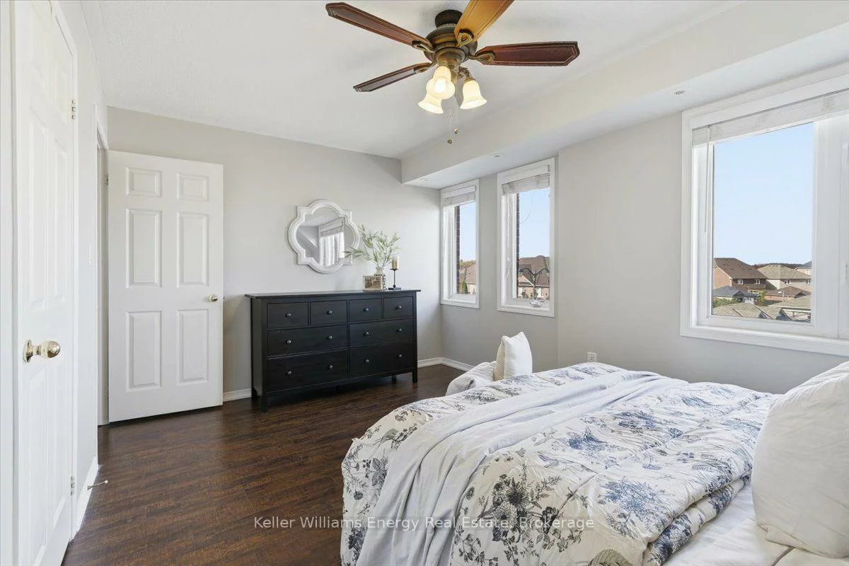 2237, Bur Oak, Greensborough, Markham