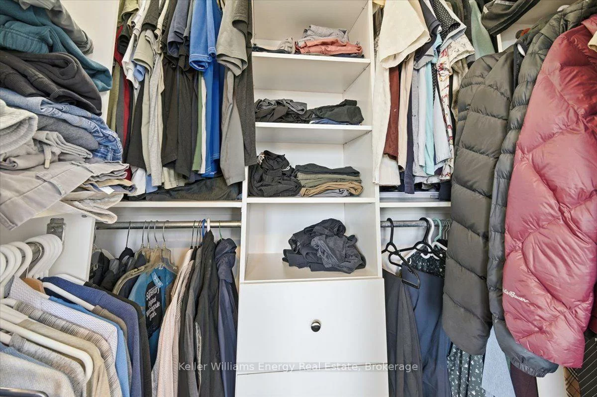 2237, Bur Oak, Greensborough, Markham