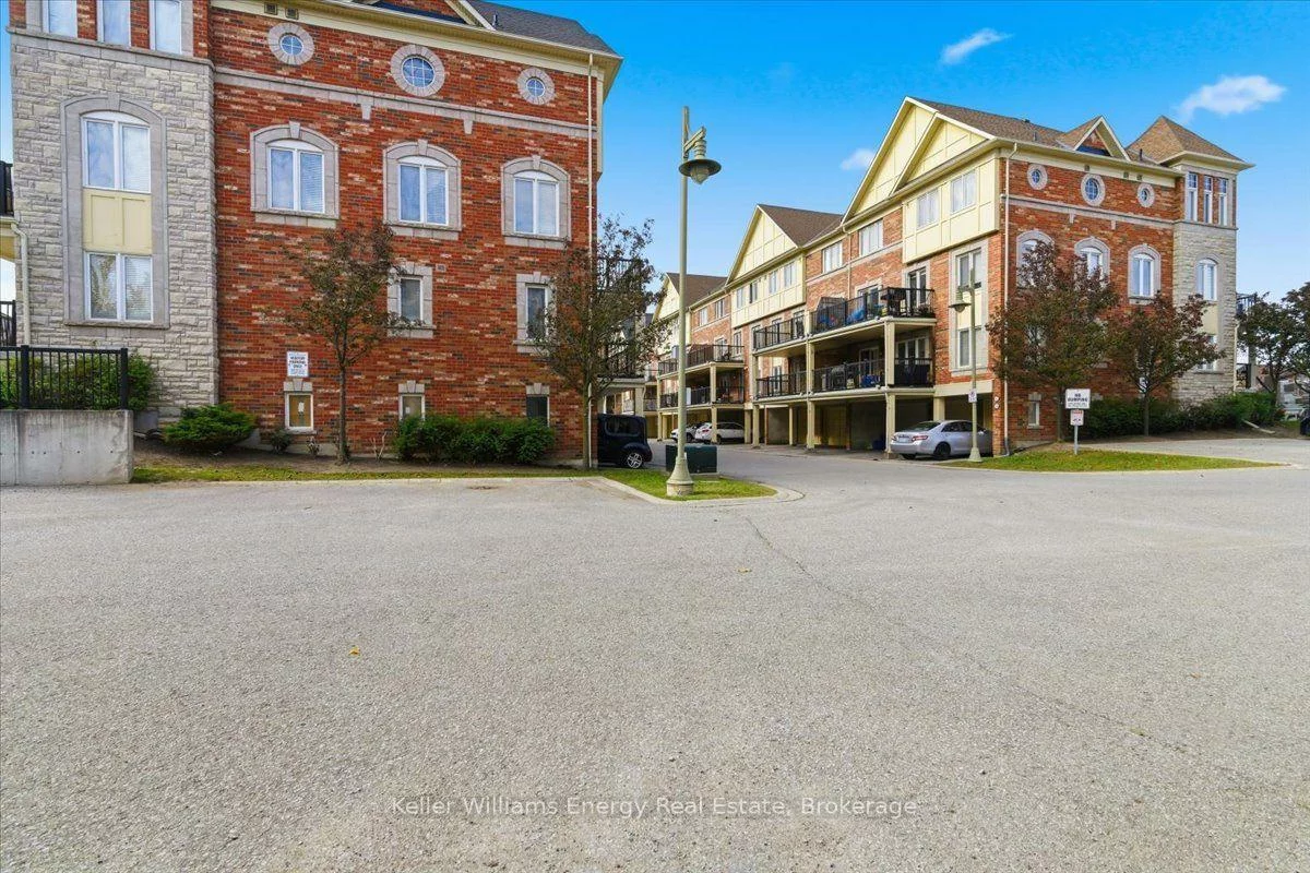 2237, Bur Oak, Greensborough, Markham