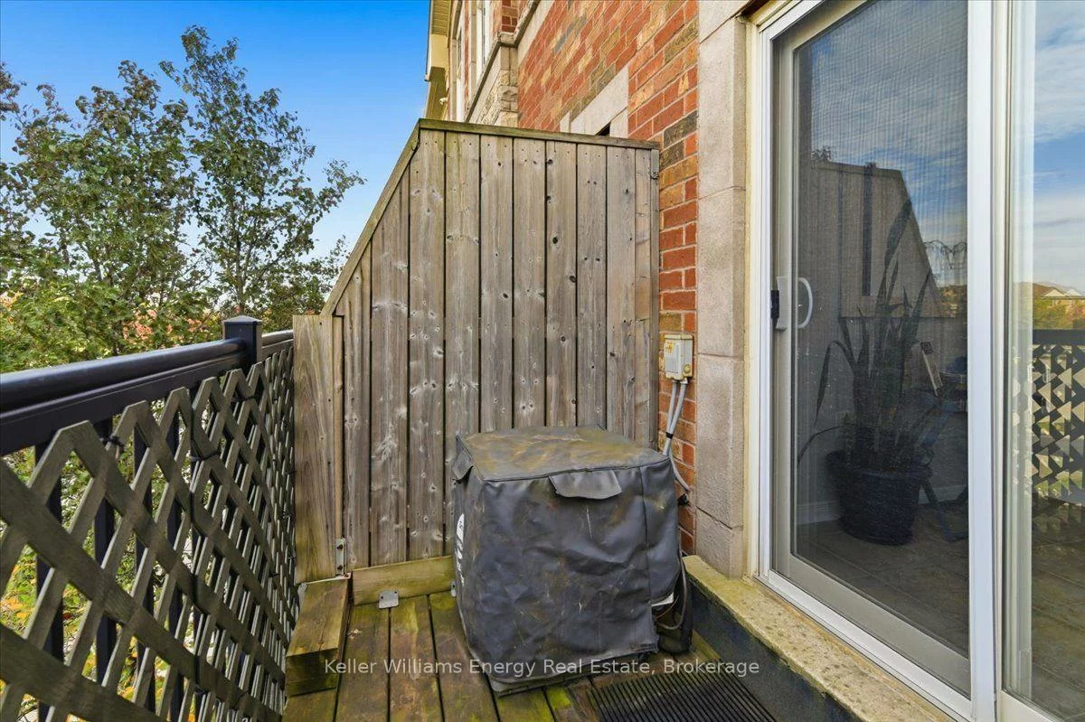 2237, Bur Oak, Greensborough, Markham