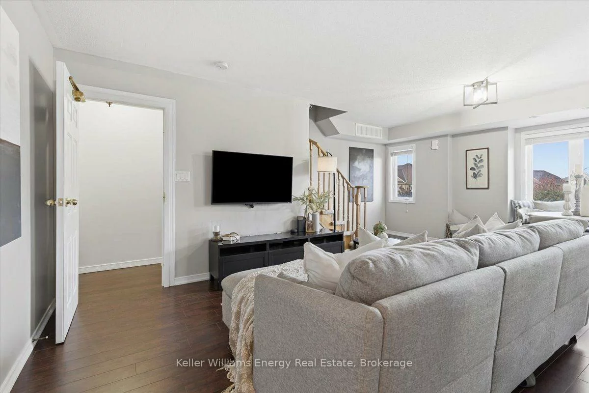 2237, Bur Oak, Greensborough, Markham