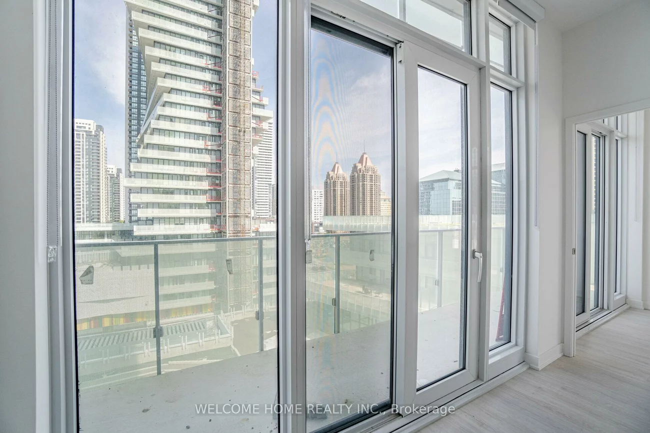 3883, quartz, Hurontario, Mississauga