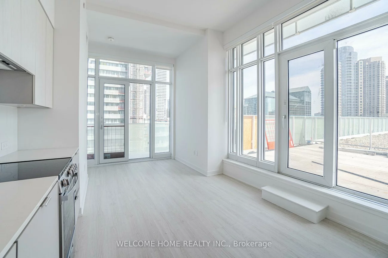 3883, quartz, Hurontario, Mississauga