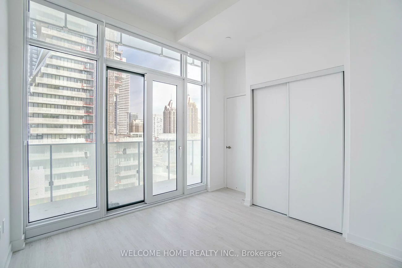 3883, quartz, Hurontario, Mississauga