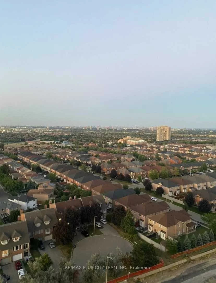 55, Strathaven, Hurontario, Mississauga
