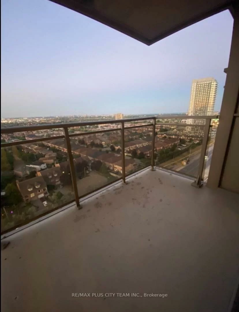 55, Strathaven, Hurontario, Mississauga