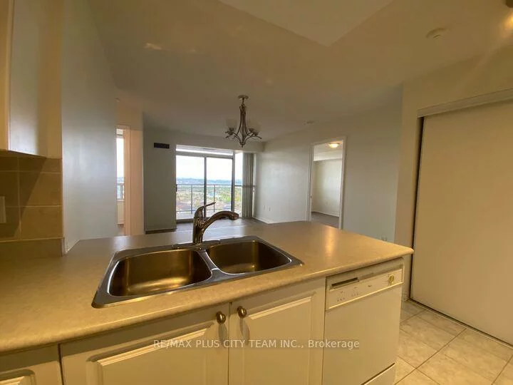 55, Strathaven, Hurontario, Mississauga