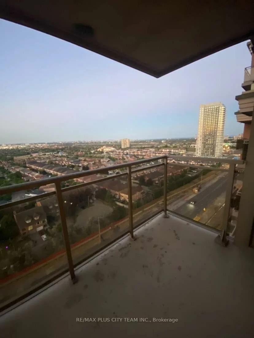 55, Strathaven, Hurontario, Mississauga