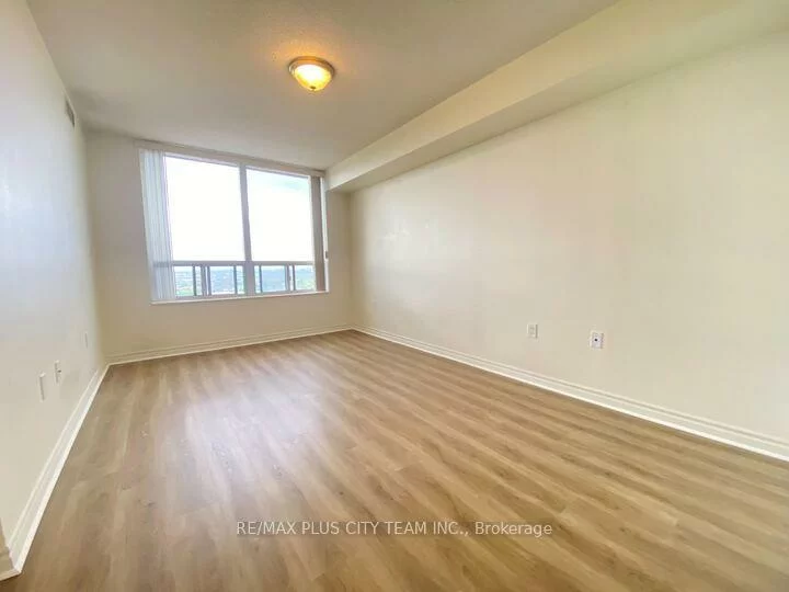55, Strathaven, Hurontario, Mississauga