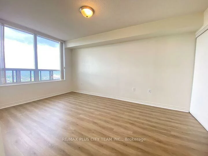 55, Strathaven, Hurontario, Mississauga