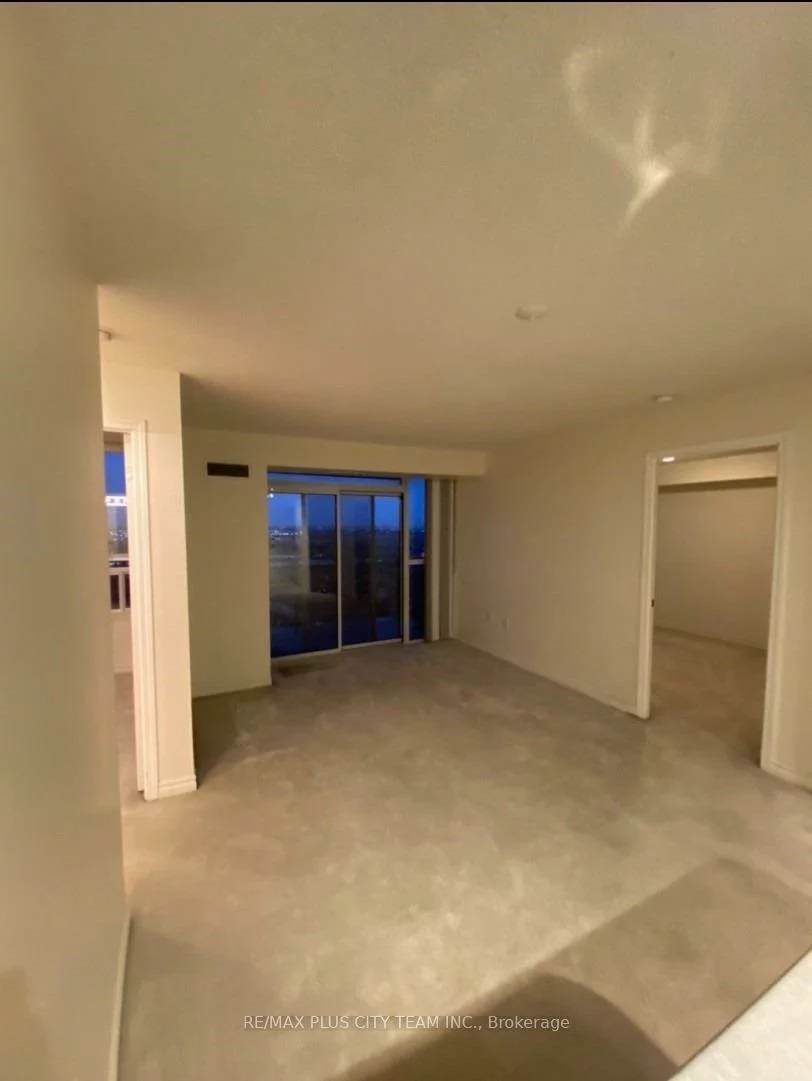 55, Strathaven, Hurontario, Mississauga