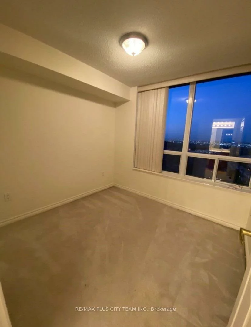 55, Strathaven, Hurontario, Mississauga