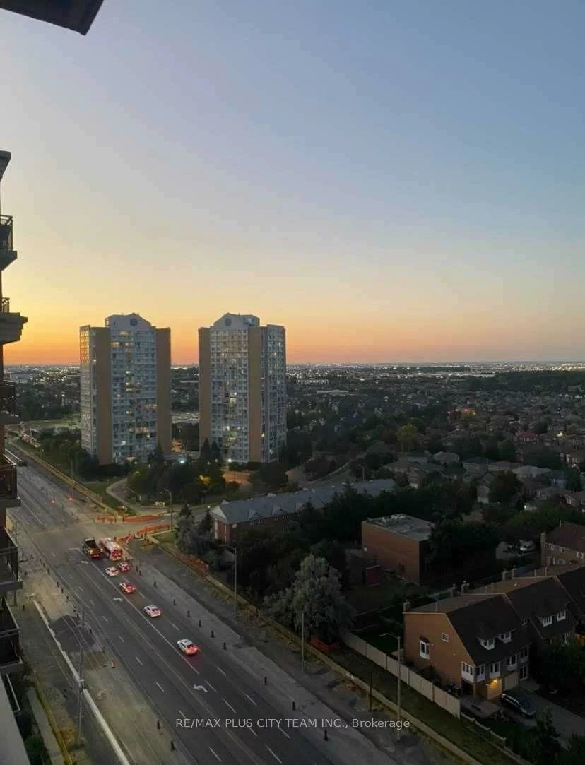 55, Strathaven, Hurontario, Mississauga