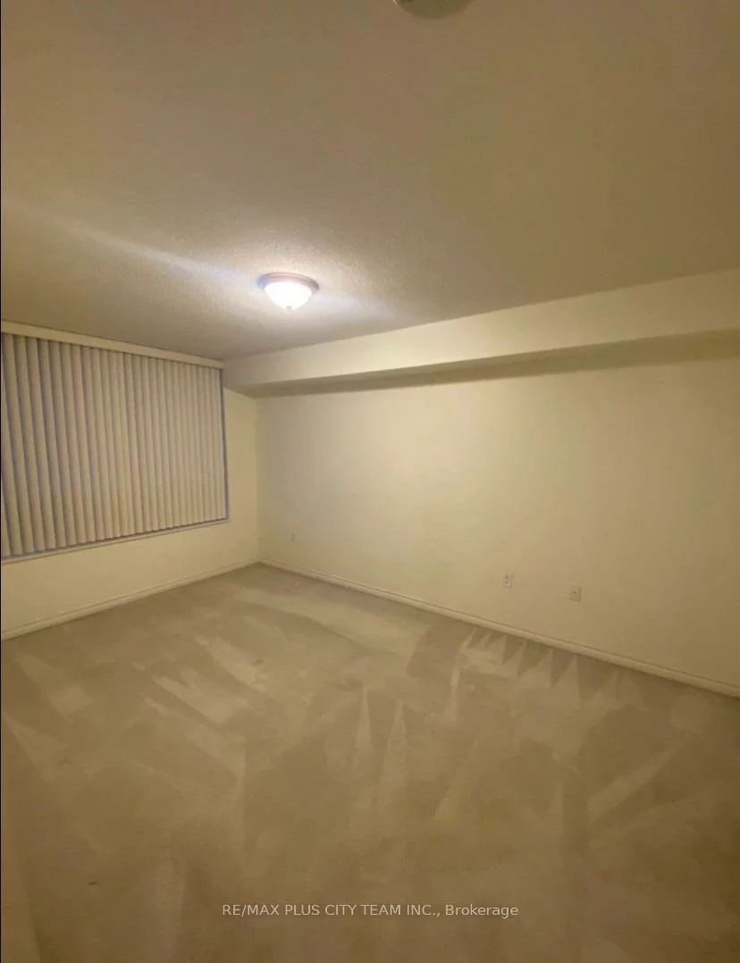 55, Strathaven, Hurontario, Mississauga
