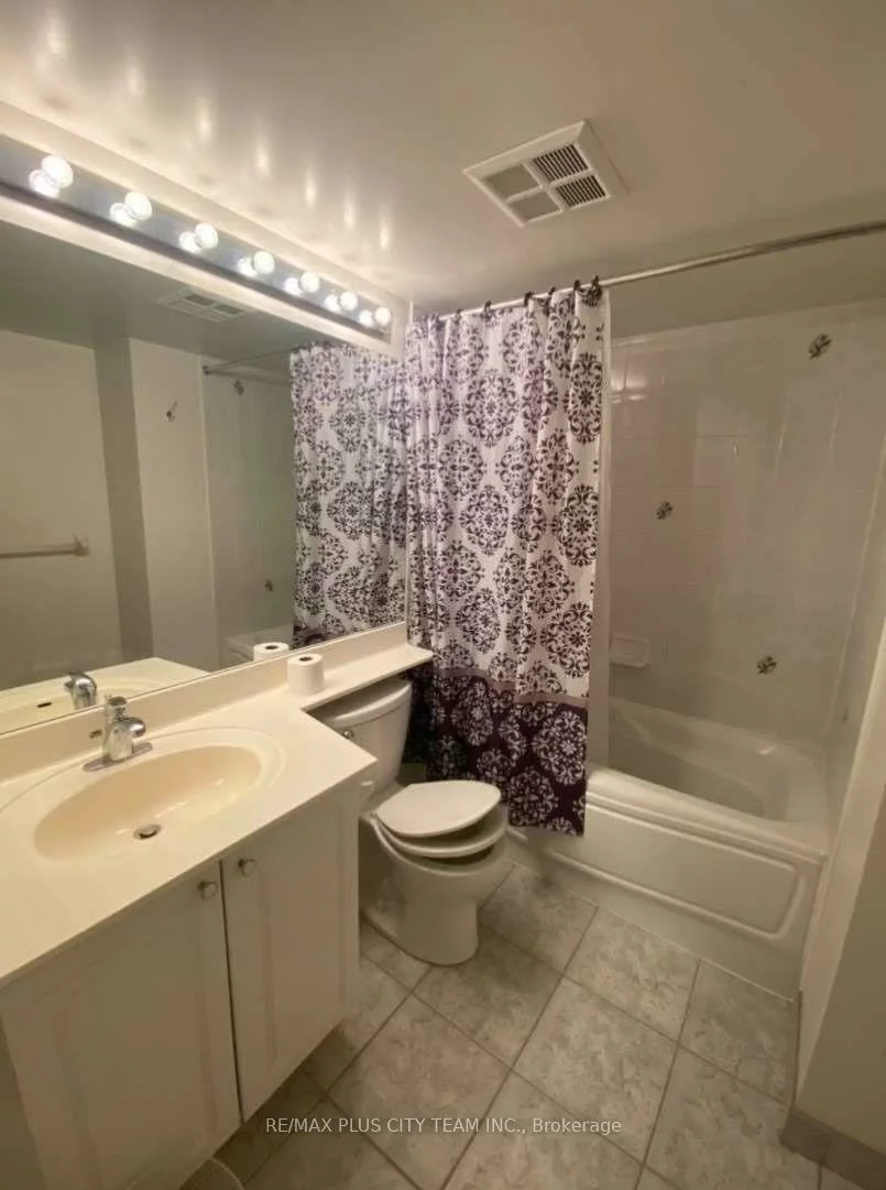 55, Strathaven, Hurontario, Mississauga