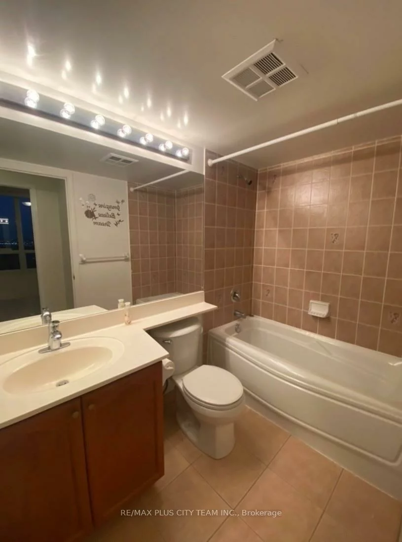 55, Strathaven, Hurontario, Mississauga