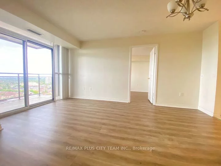 55, Strathaven, Hurontario, Mississauga