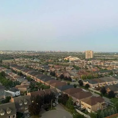 55, Strathaven, Hurontario, Mississauga