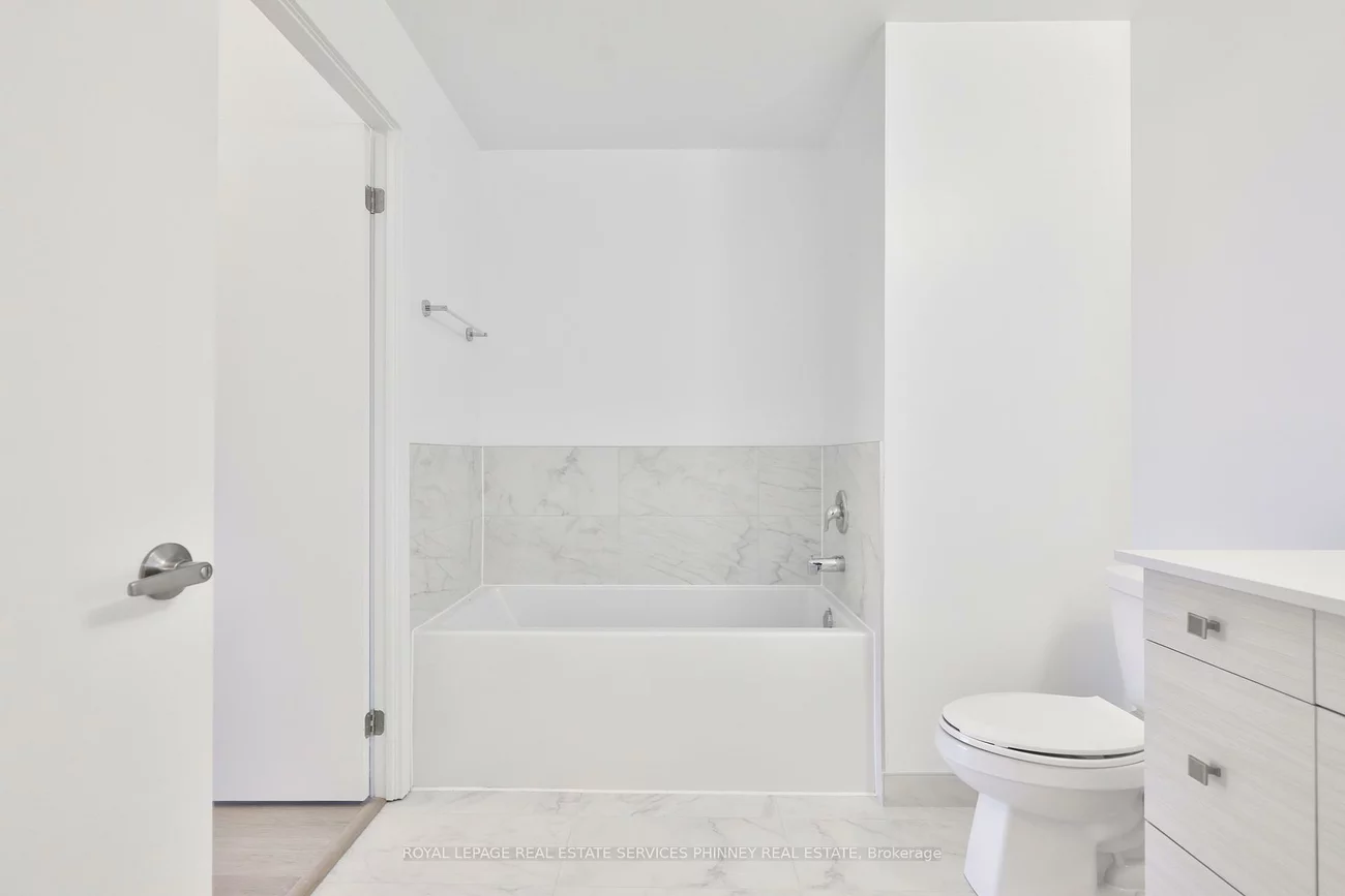 1035, Southdown, Clarkson, Mississauga