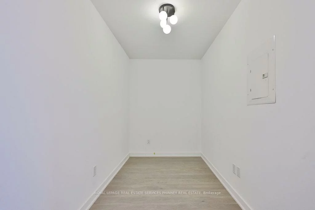 1035, Southdown, Clarkson, Mississauga