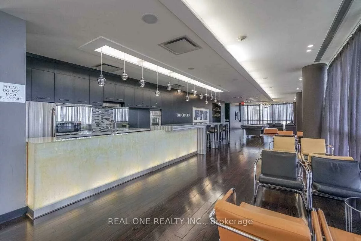 223, Webb, City Centre, Mississauga