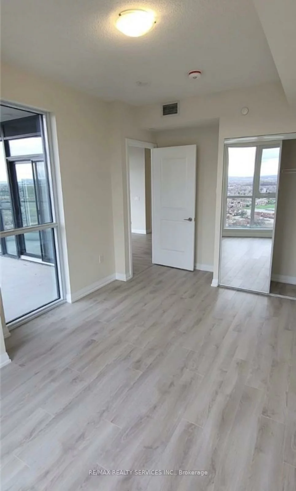 35, Watergarden, Hurontario, Mississauga