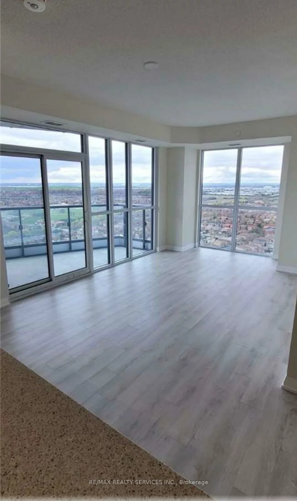 35, Watergarden, Hurontario, Mississauga