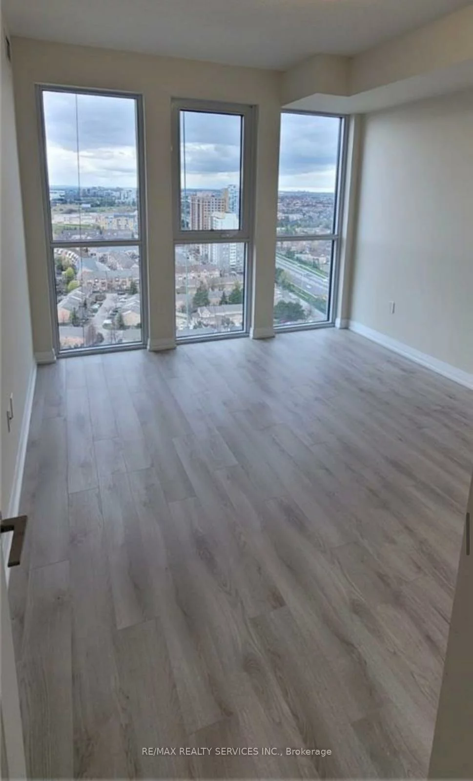 35, Watergarden, Hurontario, Mississauga