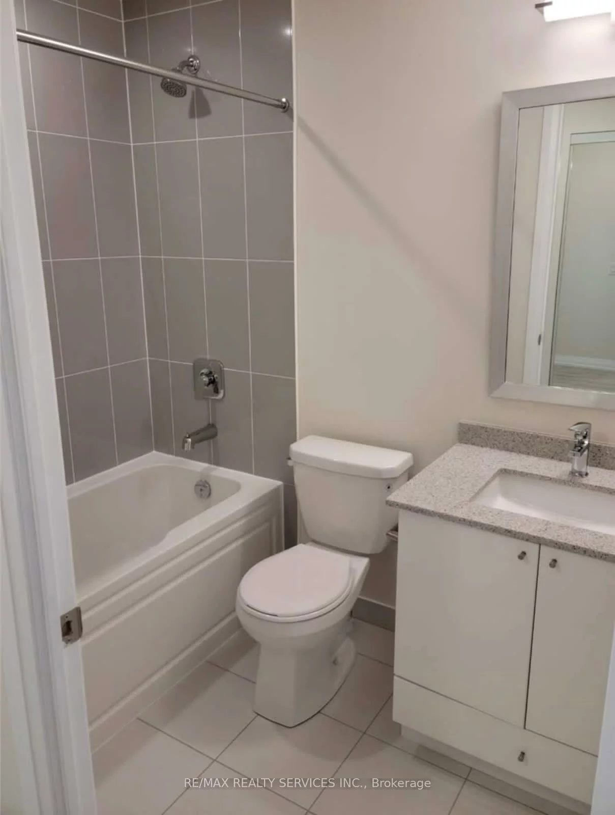 35, Watergarden, Hurontario, Mississauga