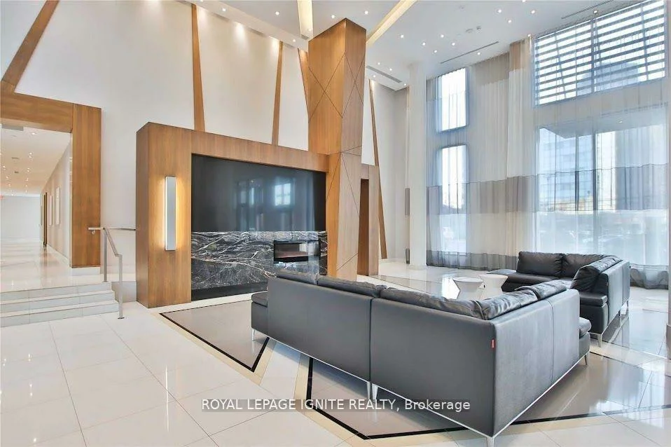 75, Eglinton, Hurontario, Mississauga