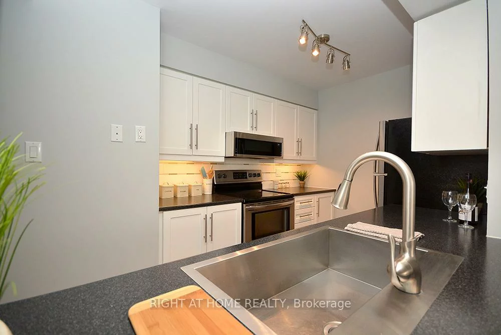 50, Eglinton, Hurontario, Mississauga