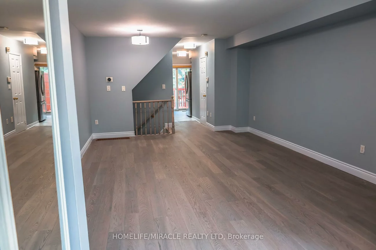75, Strathaven, Hurontario, Mississauga