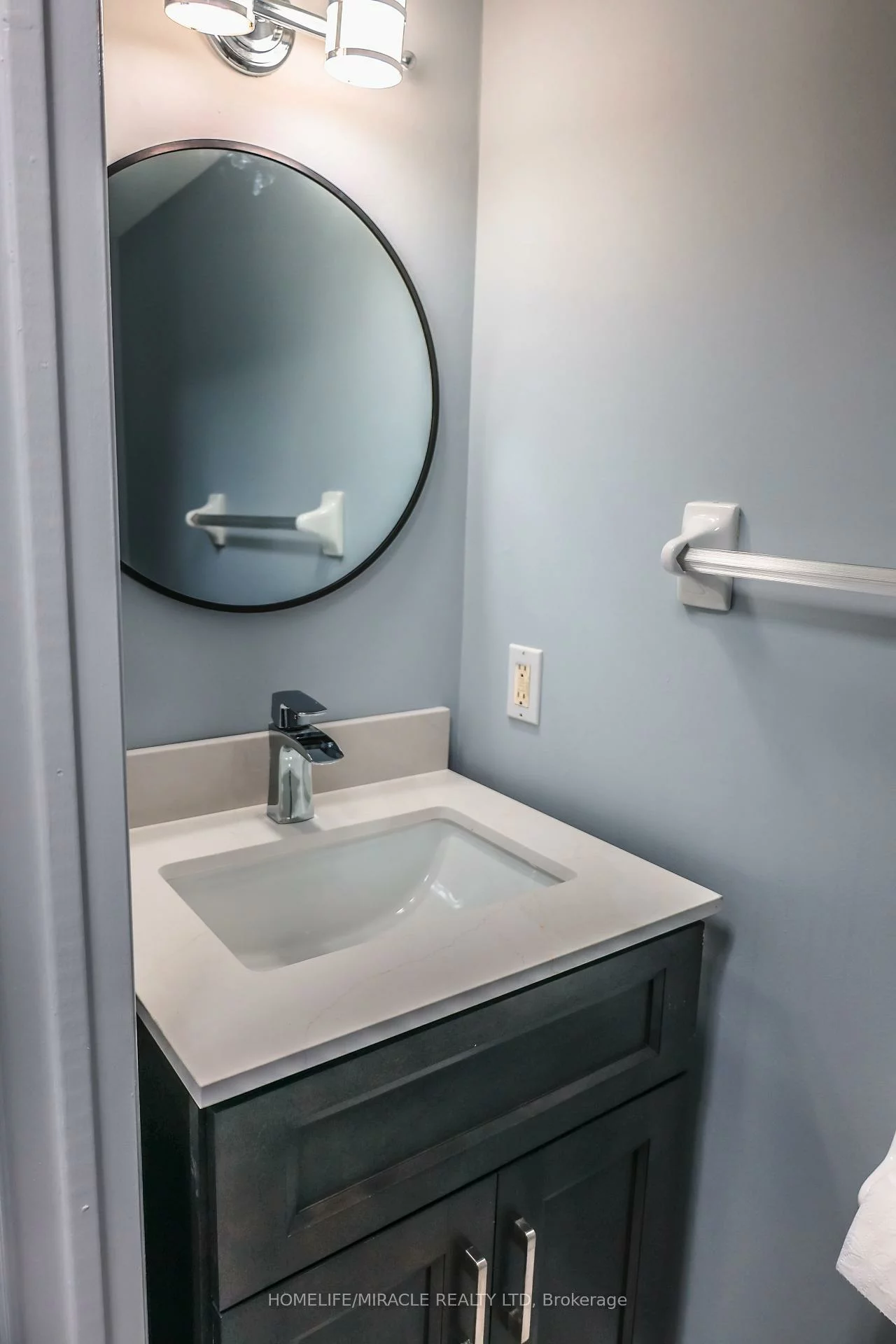 75, Strathaven, Hurontario, Mississauga