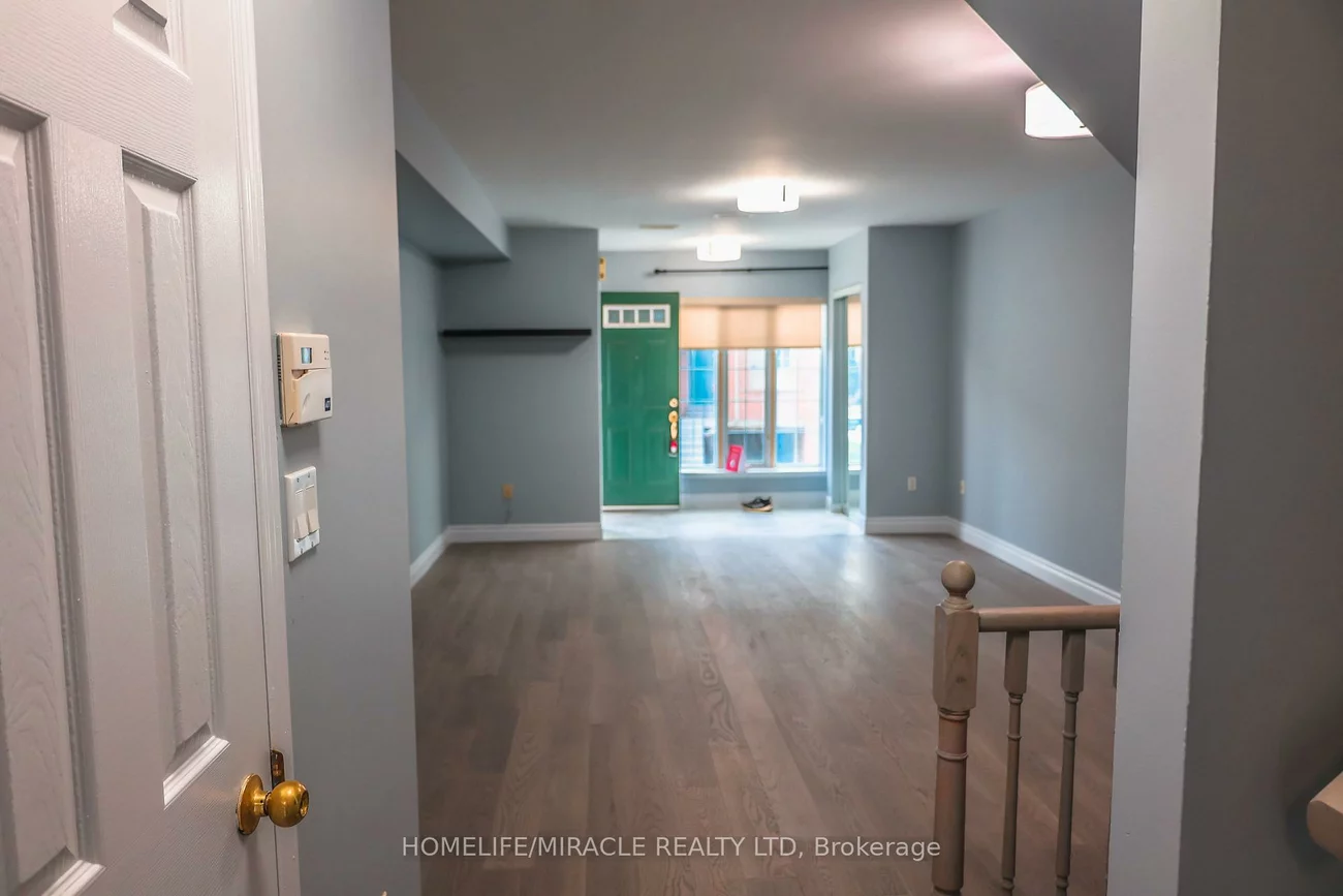 75, Strathaven, Hurontario, Mississauga
