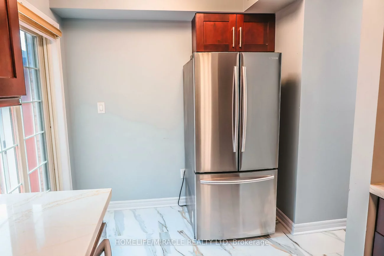 75, Strathaven, Hurontario, Mississauga