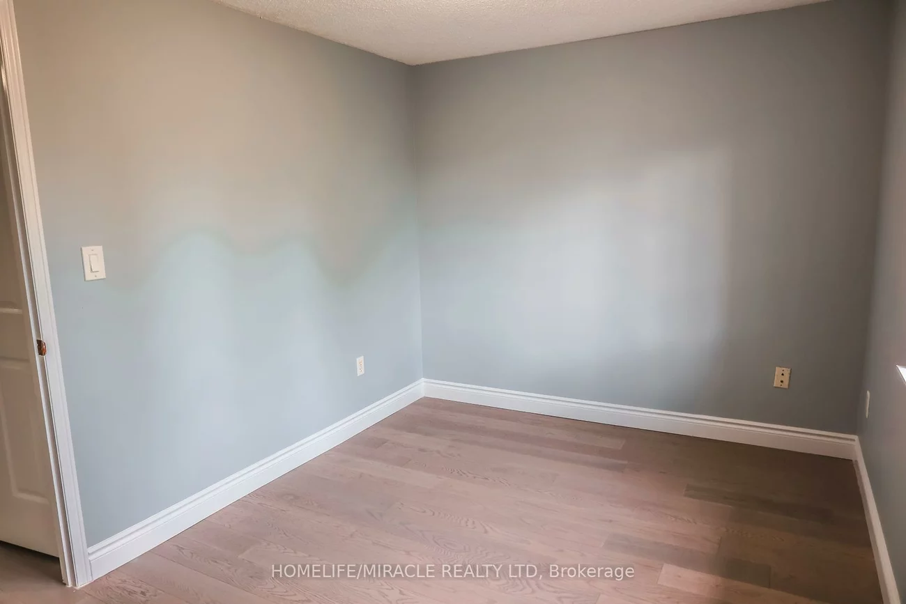75, Strathaven, Hurontario, Mississauga