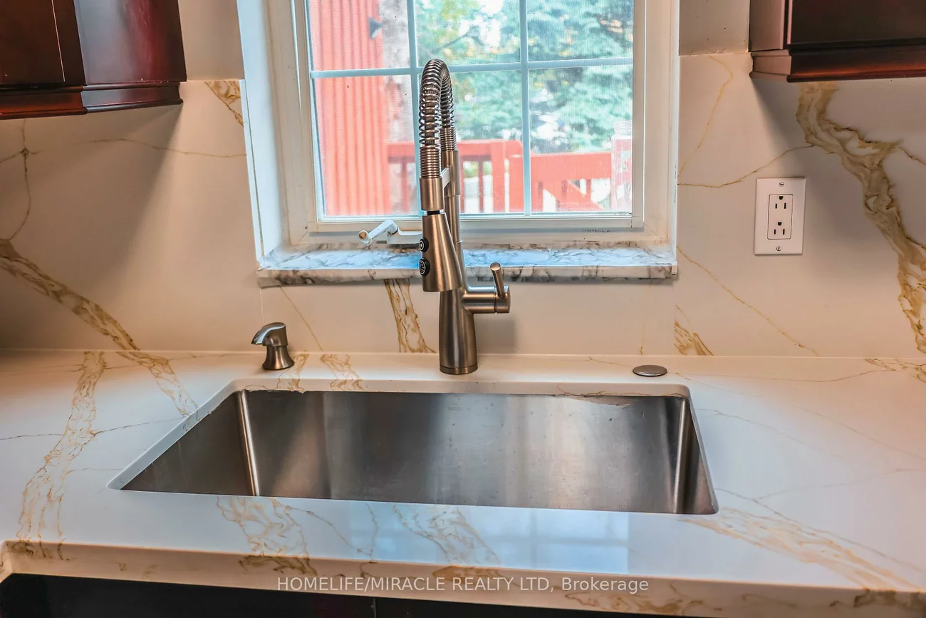 75, Strathaven, Hurontario, Mississauga