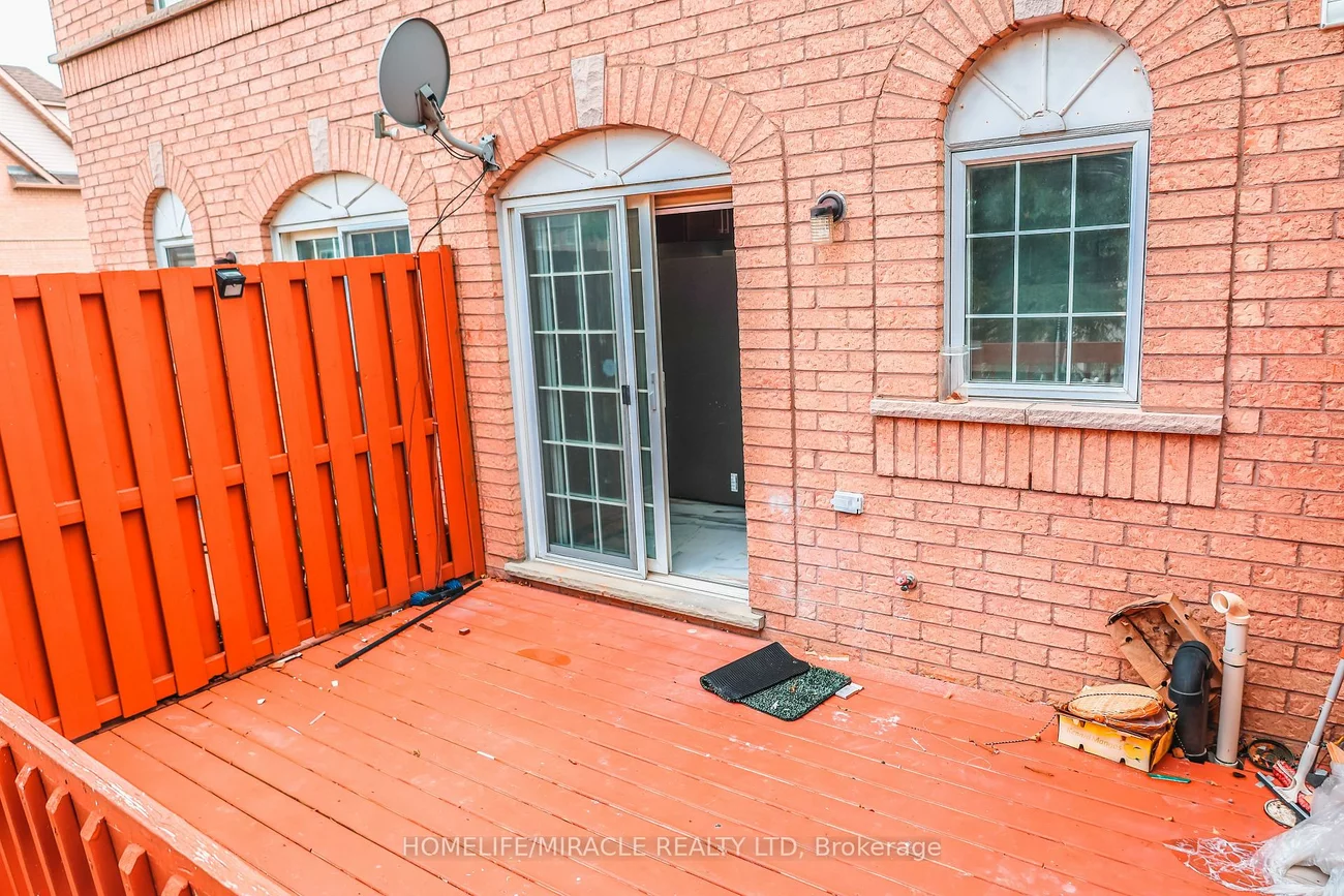 75, Strathaven, Hurontario, Mississauga