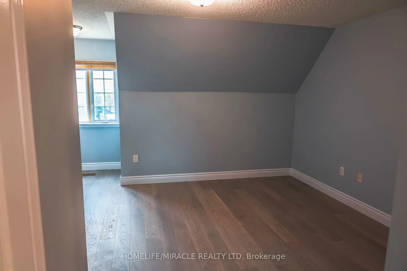 75, Strathaven, Hurontario, Mississauga