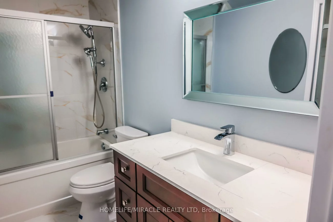 75, Strathaven, Hurontario, Mississauga