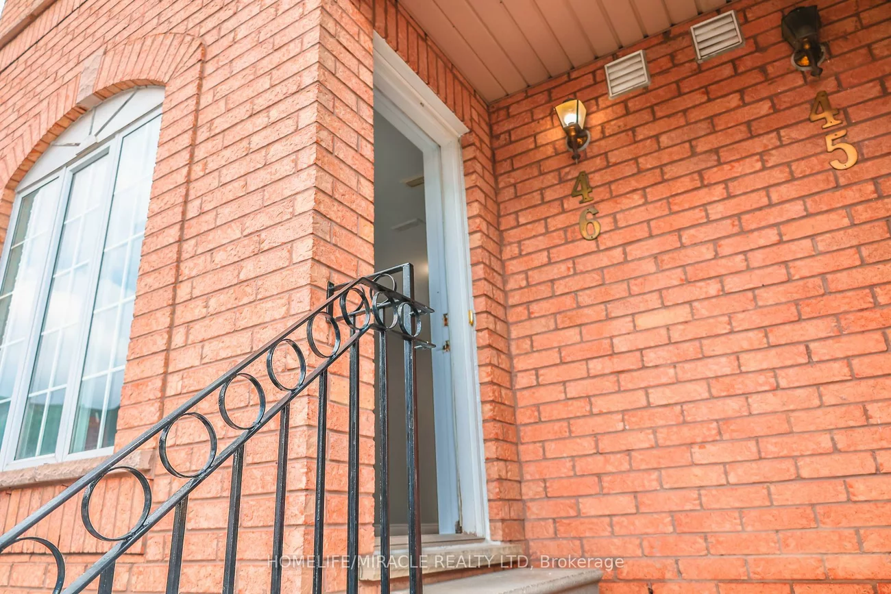 75, Strathaven, Hurontario, Mississauga