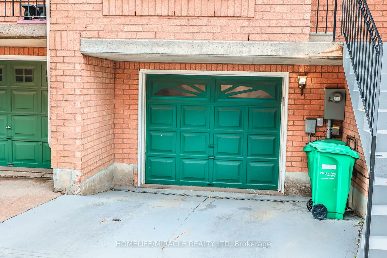 75, Strathaven, Hurontario, Mississauga