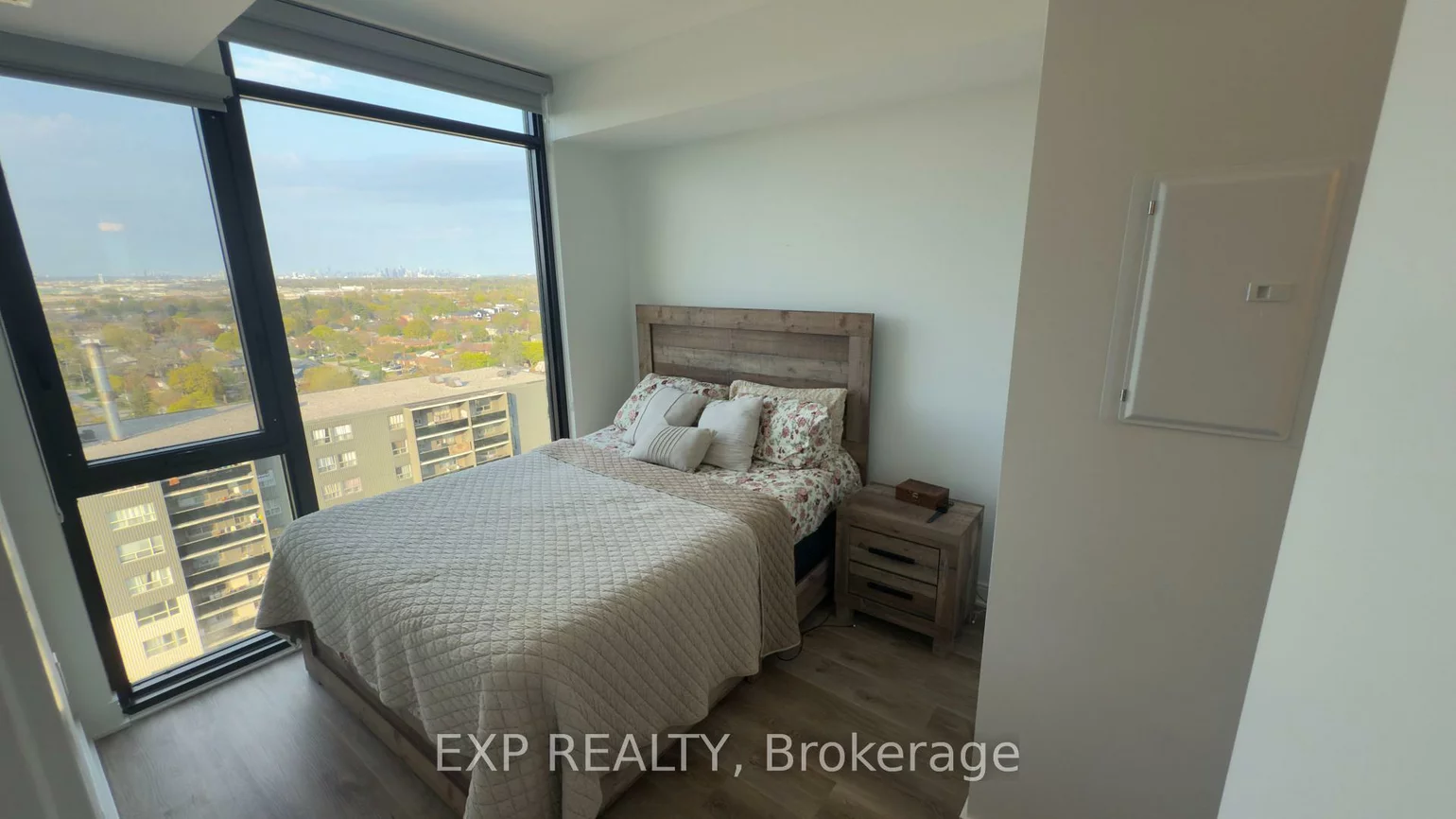 86, Dundas, Cooksville, Mississauga